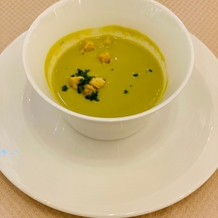 ル・シャン・ド・ククの画像｜グリンピースのスープ