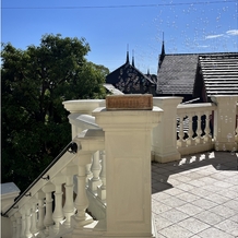 ル・シャン・ド・ククの画像｜チャペルから外階段