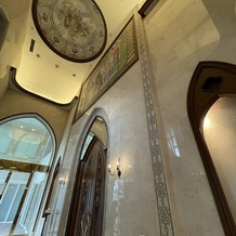 マリエカリヨン名古屋の画像｜ドアと天井