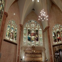 マリエカリヨン名古屋の画像｜大聖堂のステンドグラス