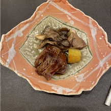 マリエカリヨン名古屋の画像｜とても柔らかいフィレ肉とサマザナキノコの料理、目の前で鉄板で焼いていただきました。