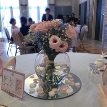 ベルナール鶴岡の画像｜お花屋さんと直接打ち合わせできます。お花の色から、花瓶、中のリボンまで細かく希望を伝えられます。