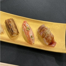 グランシャリオの画像｜煮穴子、ズワイガニ、大トロの炙りのお寿司