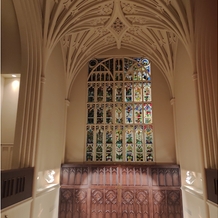 THE ABBEY CHURCH（アビー・チャーチ）の画像｜2階から見たステンドグラス