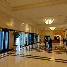 名古屋マリオットアソシアホテルの画像｜ゲストがはじめに入るロビーです。明るく雰囲気が良いです。