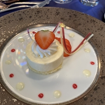名古屋マリオットアソシアホテルの画像｜デザートにはウェディングケーキのおすそわけをいただきました。