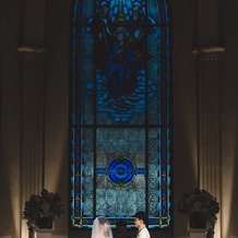 ローズガーデンクライスト教会の画像｜礼拝堂ステンドグラス