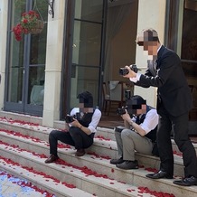 ジャルダン・ドゥ・ボヌールの画像｜薔薇の花が敷き詰められた階段が素敵でした。