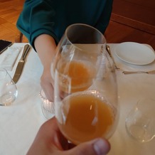 ジャルダン・ドゥ・ボヌールの画像｜下見の際の美味しいリンゴジュースで乾杯。