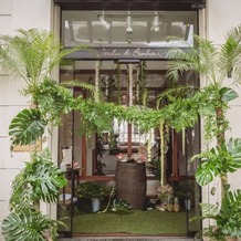 ジャルダン・ドゥ・ボヌールの画像｜入口もカスタマイズできるとのことで、ハワイ風、カフェ風、居酒屋風などオリジナルのお迎えが可能です。