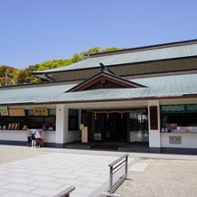 西宮神社会館の画像｜披露宴会場の外観。
バリアフリーも対応しているので車椅子の方も安心でした。