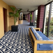 THE LUIGANS Spa &amp;amp; Resort（ザ・ルイガンズ. スパ ＆ リゾート）の画像｜WCへの渡り廊下
床のカーペット良い感じです。