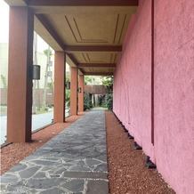 THE LUIGANS Spa &amp;amp; Resort（ザ・ルイガンズ. スパ ＆ リゾート）の画像｜モチーフのパッションピンクの壁