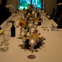 THE LUIGANS Spa &amp;amp; Resort（ザ・ルイガンズ. スパ ＆ リゾート）の画像｜テーブルの装花