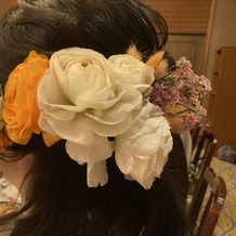 オリエンタルホテル 神戸・旧居留地の画像｜お色直しはダウンスタイルに生花のヘッドドレスです