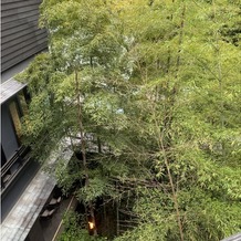 THE KAWABUN NAGOYAの画像｜三階から下を見下ろした時の写真です。竹が見えて落ち着いた雰囲気です。