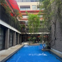 WITH THE STYLE FUKUOKA （ウィズザスタイルフクオカ）の画像｜披露宴会場から外に出れ、リゾート感も感じられます。