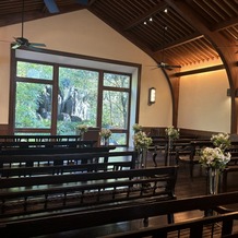 ザ ソウドウ ヒガシヤマ キョウト(THE SODOH HIGASHIYAMA KYOTO)の画像｜自然光が入るとても落ち着いた雰囲気のチャペル