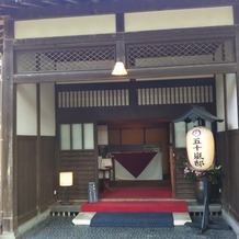 五十嵐邸ガーデン（ＴＨＥ　ＧＡＲＤＥＮ　ＨＯＵＳＥ　ＩＫＡＲＡＳＨＩ）の画像｜入り口