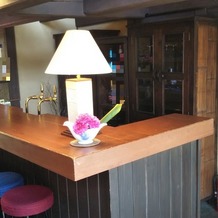 五十嵐邸ガーデン（ＴＨＥ　ＧＡＲＤＥＮ　ＨＯＵＳＥ　ＩＫＡＲＡＳＨＩ）の画像｜ウェルカムドリンク用のバーもあります