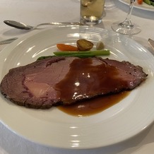 プレミアホテル-TSUBAKI-札幌の画像｜目の前でシェフが切ってくださったお肉