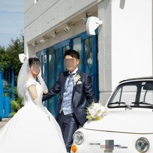 リヴァージュブラン（ＲＩＶＡＧＥ　ＢＬＡＮＣ）の画像｜車の横でも撮ってもらいました。式後のアフターセレモニーでは、オープンカーでも登場出来るそうです