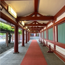 日枝神社結婚式場（日枝あかさか）の画像｜控室から神殿までの実際に歩く通路です