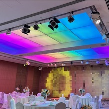 ホテル日航新潟の画像｜照明の演出ができる披露宴会場。