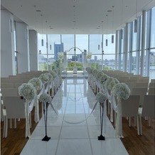ホテル日航新潟の画像｜大きなガラス張りのチャペル