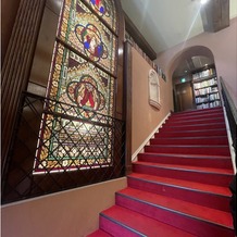 ＳＴ. ＭＡＲＧＡＲＥＴ　ＷＥＤＤＩＮＧ（セント・マーガレット　ウエディング）の画像｜階段