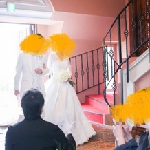 ＳＴ. ＭＡＲＧＡＲＥＴ　ＷＥＤＤＩＮＧ（セント・マーガレット　ウエディング）の画像｜披露宴会場の入場シーン