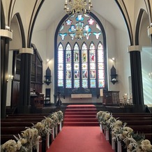 ST. MARGARET WEDDING(セント・マーガレット ウエディング)の画像|ノーマルカメラでも盛れるチャペル!赤いバージンロードが印象的!