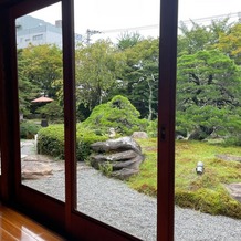 三瀧荘の画像｜挙式会場からみえる庭園