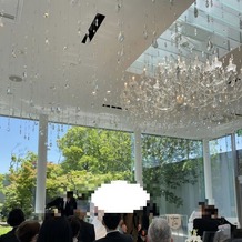 ＴＡＫＡＳＡＫＩ　ＭＯＮＯＬＩＴＨ（高崎モノリス）の画像｜ガラスの飾りがキラキラときれいで明るい会場