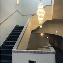 芦屋モノリス　旧逓信省芦屋別館（国登録有形文化財）の画像｜階段も素敵です。