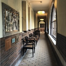 芦屋モノリス　旧逓信省芦屋別館（国登録有形文化財）の画像｜入口入って右側に廊下があり、当時の建物を1番そのまま残している場所だそうです。写真映えします。