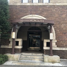 芦屋モノリス　旧逓信省芦屋別館（国登録有形文化財）の画像｜入口です。