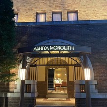 芦屋モノリス　旧逓信省芦屋別館（国登録有形文化財）の画像｜建物全体の入り口です