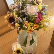 アマンダンテラス（ＡＭＡＮＤＡＮ　ＴＥＲＲＡＣＥ）の画像｜カラードレス時のブーケ