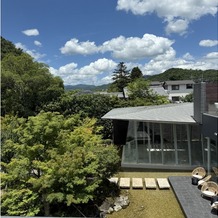 京都　北山モノリス（ＫＹＯＴＯ　ＫＩＴＡＹＡＭＡ　ＭＯＮＯＬＩＴＨ）の画像｜2階からの景色