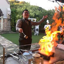 KASANE HIROSHIMAの画像｜メイン料理の肉をフランベ