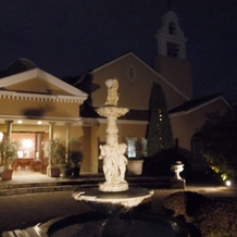 KASANE HIROSHIMAの画像｜結婚式場の外観（夜）