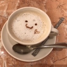 ヴィラ・グランディス　ウエディングリゾート　FUKUIの画像｜案内中頂いた飲み物。カフェオレを頼んだら、授乳されてるからとのことでノンカフェインにしてくれた。