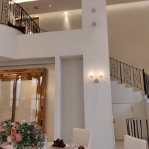 ヴィラ・グランディス　ウエディングリゾート　FUKUIの画像｜披露宴会場大階段