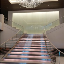 グレイスヒル・オーシャンテラスの画像｜中央の階段で写真を撮るのも素敵だと思います