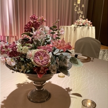ホテル日航熊本の画像｜テーブルのお花と奥はキャンドル