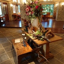 THE HILLTOP TERRACE NARA（ザ・ヒルトップテラス奈良）の画像｜エントランスが山小屋の雰囲気で素敵です
