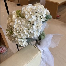会津・東山温泉　御宿 東鳳の画像｜挙式会場のイスに飾られていたお花です。綺麗でした。