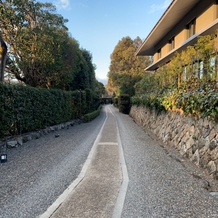 桜鶴苑（おうかくえん）の画像｜入り口までの道