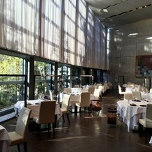 星野リゾート　リゾナーレ八ヶ岳の画像｜オットセッテのレストラン会場。冬でも緑が綺麗でした。こちらで前泊の際のディナーも良いなと思いました